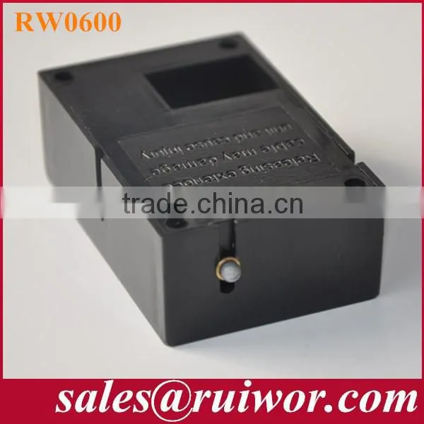 Cuboid Retractable secure pulling-box for retail product positioning
