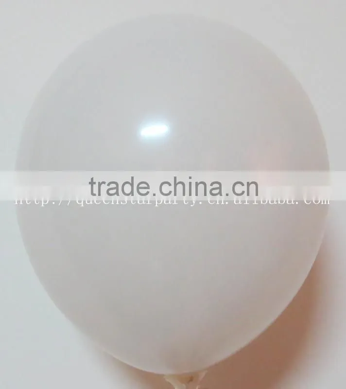 Standard color latex balloon white