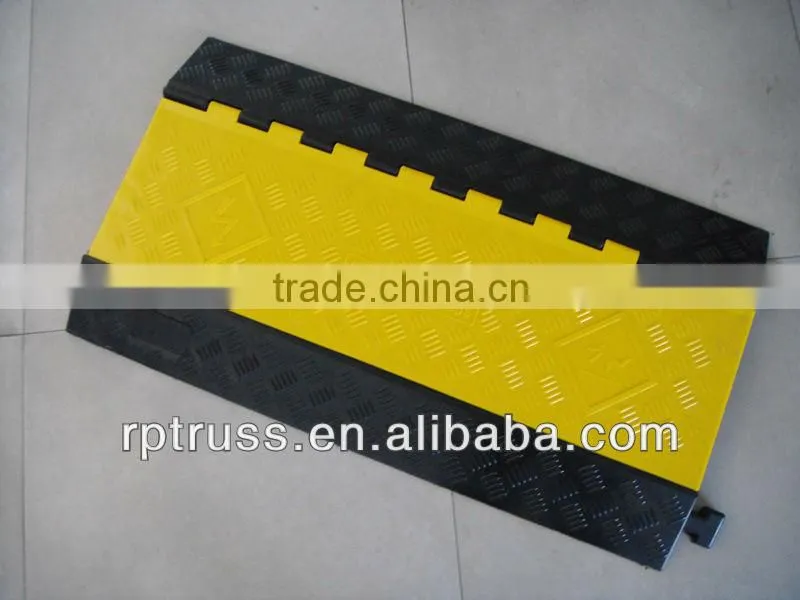 Rubber cable protector hump road safety rubber hump