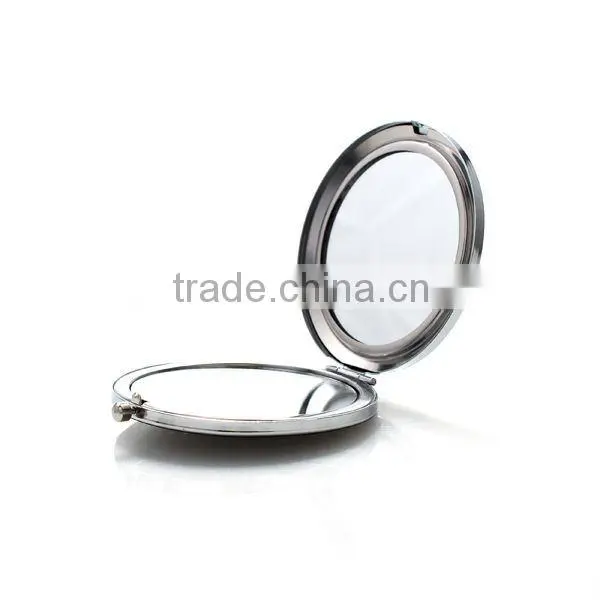 Portable compact mirror