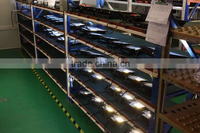 5 Years Warranty Promotion Price 2016 CE Rohs Approved Meanwell Driver Free Lighting Design 80W LED Flood Light