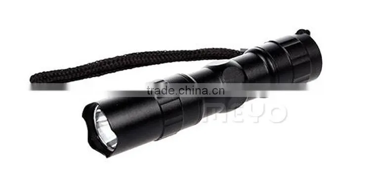 Fashion popular battery flash torch with custom logo for gift