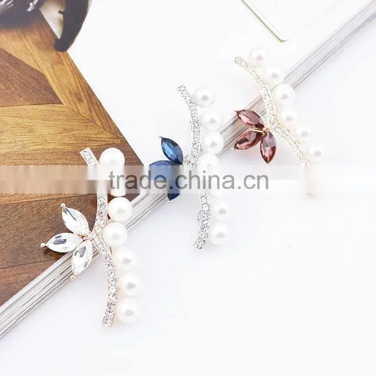 China Supplier Cheap Wholesale Zinc Alloy Magnetic Artificial Flower Rhinestone Brooch