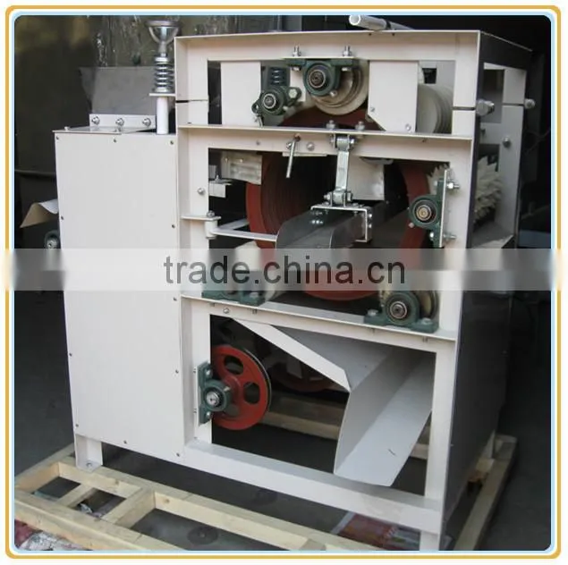Small Commercial Automatic Stainless Steel Dry Way Groundnut Peeling Machine