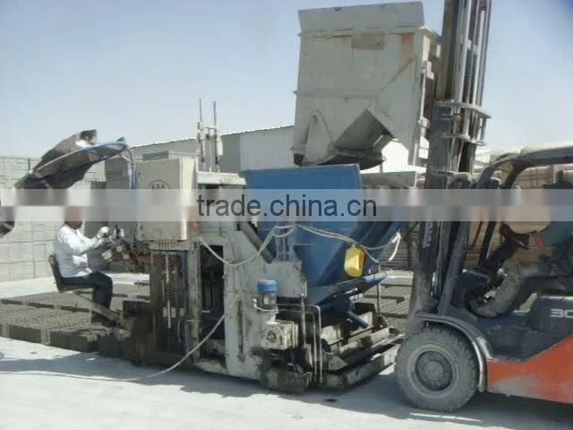 Loading hopper for block machine