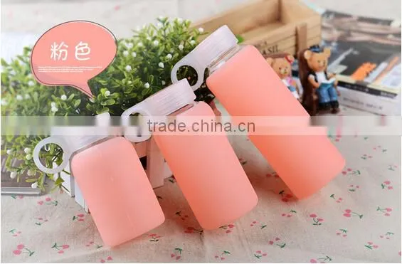 colorful high borosilicate glass water bottle with silicone sleeve and handle