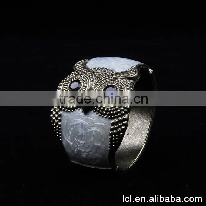 Hot sale vogue jewellers bangles, owl bracelet and bangles