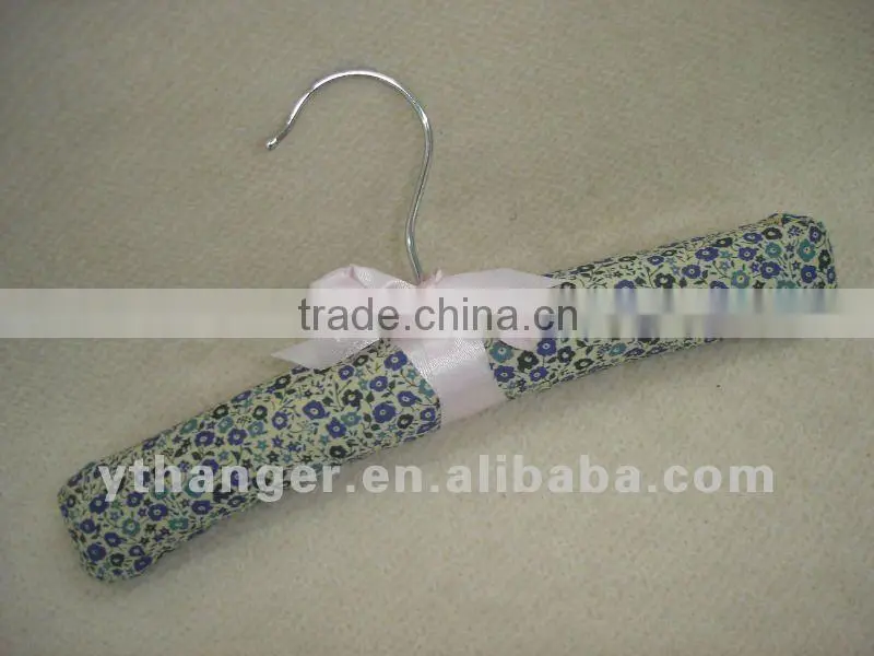 YT-S01 colorful padded satin hanger