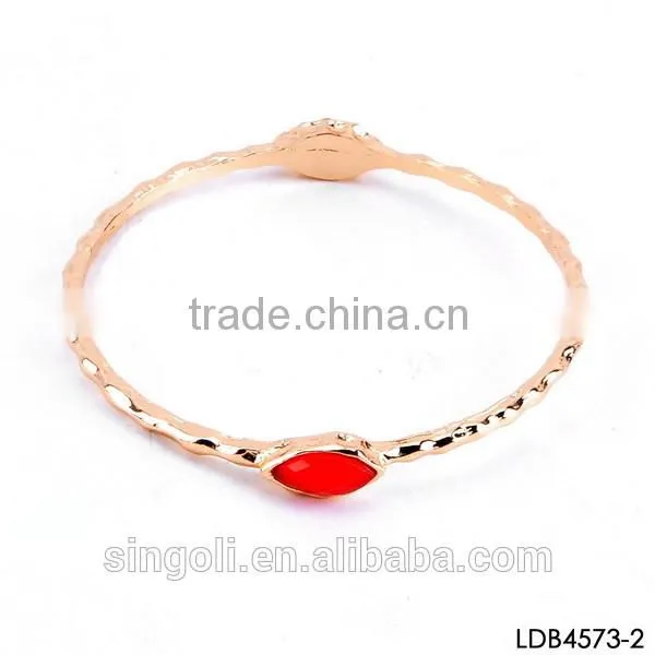 Lacquer wave shape gold bangle hammered thin alloy bracelet gold with emerald charm bracelet alibaba china supplier