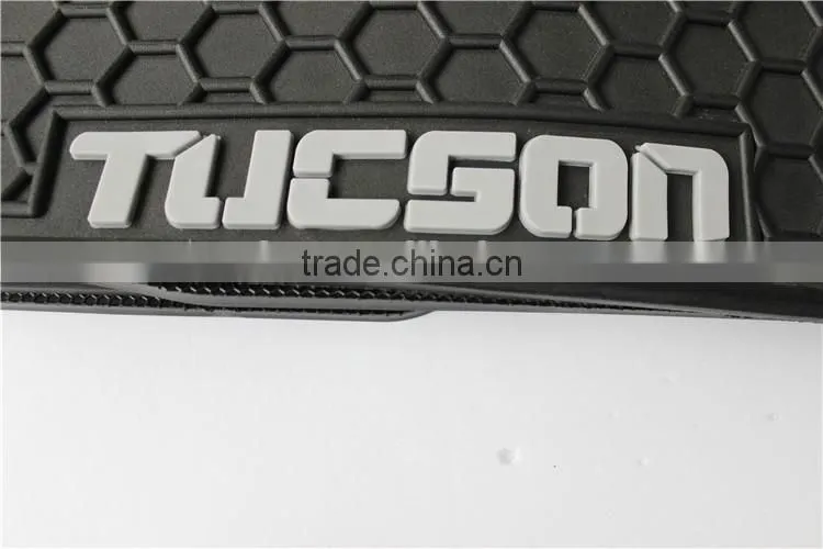 connected rear pieces with buttons for Hyundai Tucson custom car mat