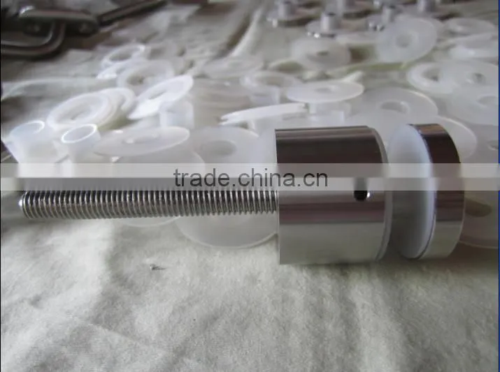 Framless fencing glass standoff