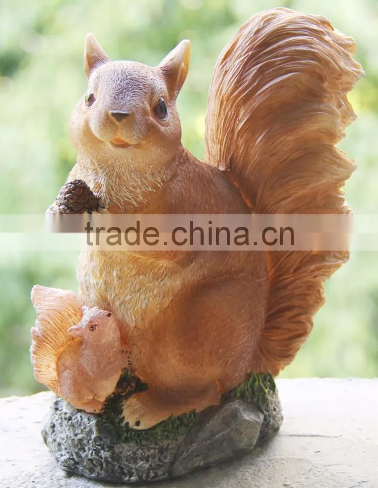 Garden ornaments polyresin raccoon figurine with solar light