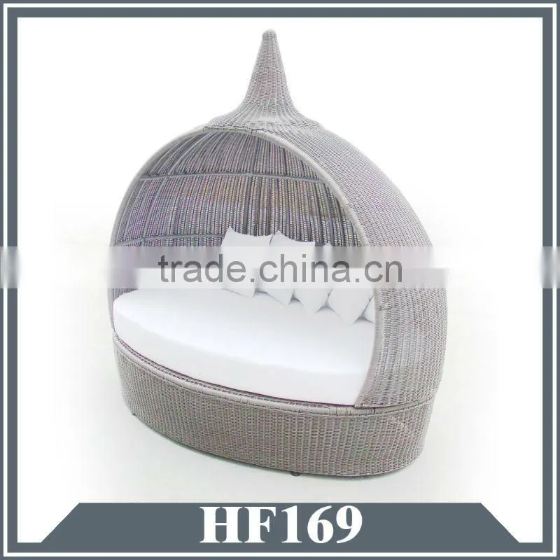 Hot Sale Outdoor Furniture Using Eco-friendly Anti-skidding Wicker Rattan Beach Daybed Chaise Lounge
