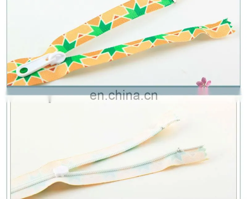 Specialty separating zipper