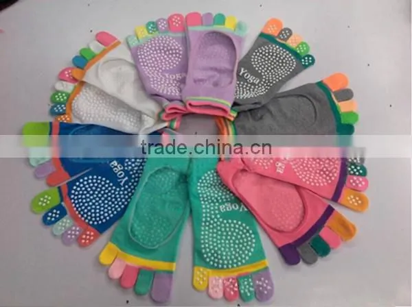 Eco-friendly Colorful Non Slip Custom Yoga Toe Socks Soft Breathable Yoga Socks