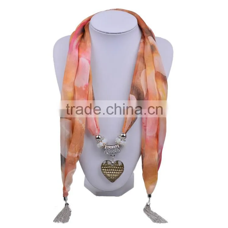 China Yiwu factory supply scarf with heart pendant
