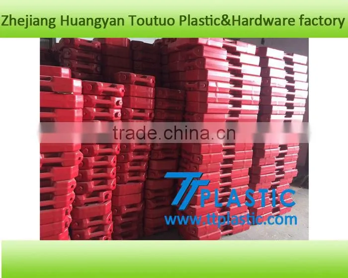 Barricade plastic blowing mold and products
