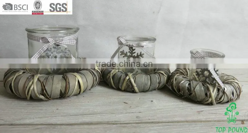 Natural hurrican candle holder with grey wicker ring and glass and snowflake