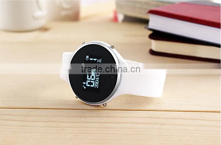 New smart bluetooth watch with pedometer Phone and freehand