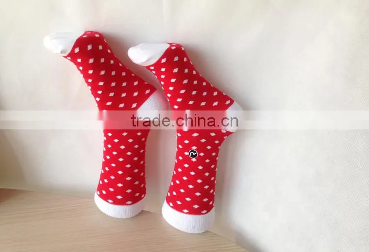 2014 Winter USA Design Fashion Red and White Cotton Knitting Lady Happy Dots Sock