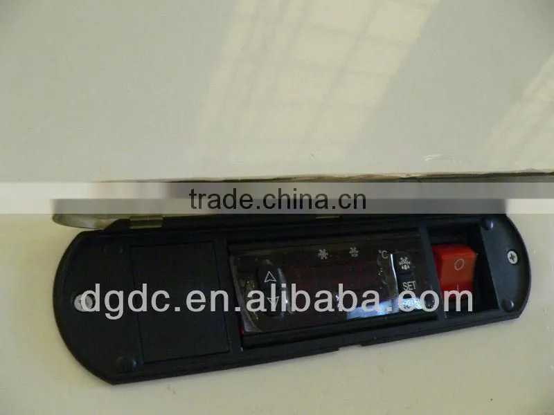 Fan cooling refrigeration ice merchandiser for ice storage