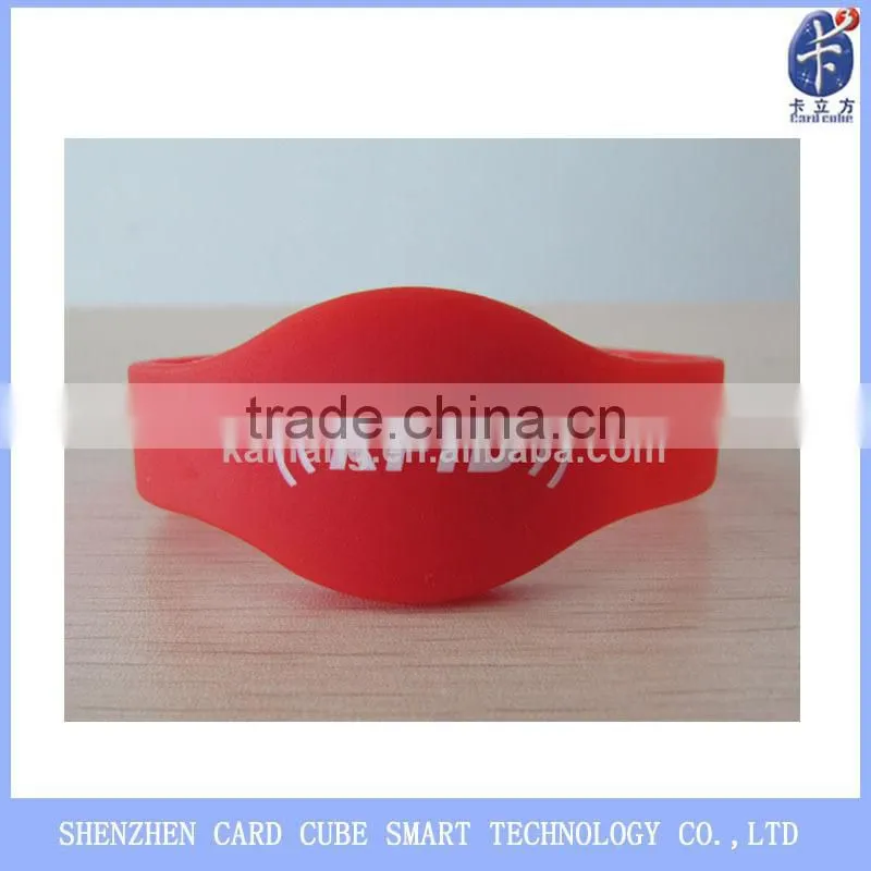 Professional manufacturer of 860~960MHz rfid wristband supplier