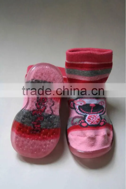 OEM cartoon rubber sole baby socks