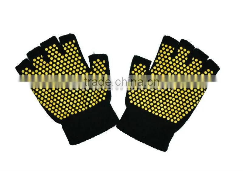 Knitted working gloves with rubber