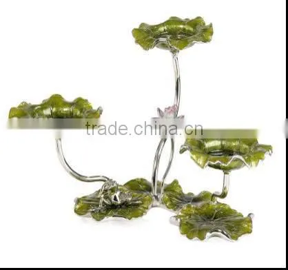 Harmonious 3 leaf candlestick