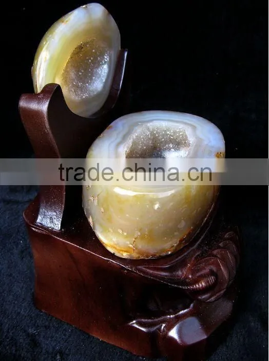 Decorative large agate quartz geode cornucopia