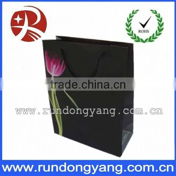 white paper bag with handle for packing gift from guangdong factory