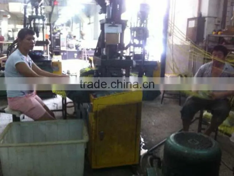 injection molding soft pvc zipper puller with string