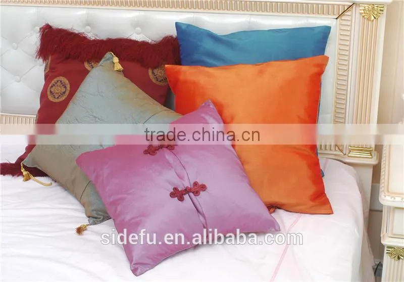China Supplier Bottom Price Embroidery Cushion