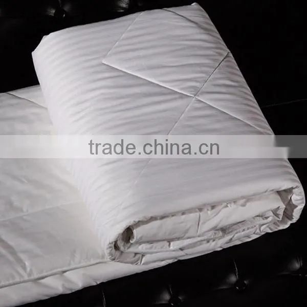 Hot sale handmade silk quilt with satin stripe fabric quilt cover,mulberry silk duvet