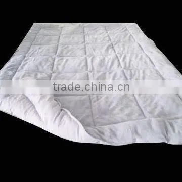 fashionable design and hot selling polyester comforter