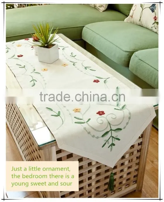 Hot sale handmade embroidered signature cotton table runner