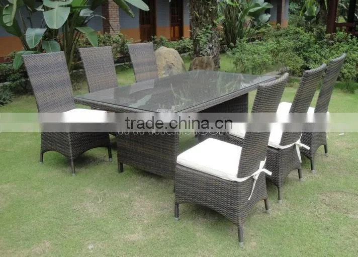 Modern Design Black Rattan Dining Table With Umbrella