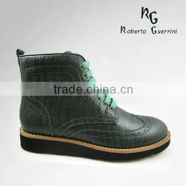 Casual leather boot