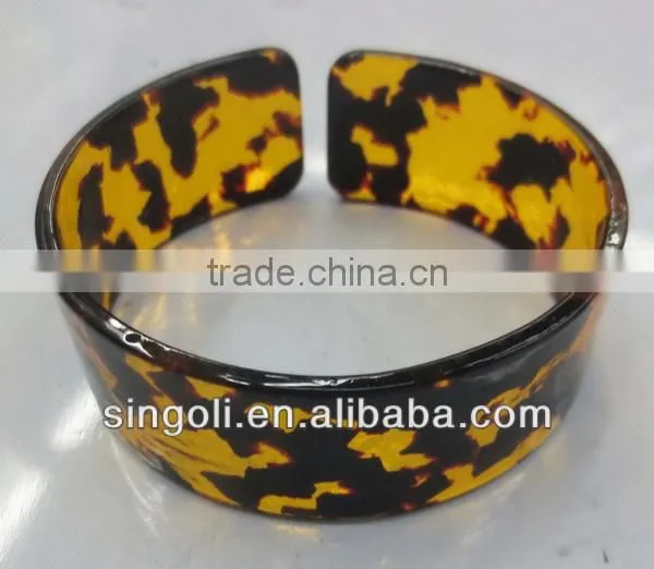 2104Fashion wholesale tortoise cuff bangle for ladys goods from china