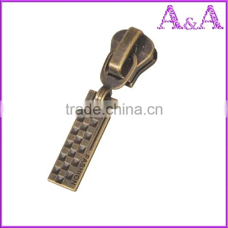 #5 reversible plastic slider A/L