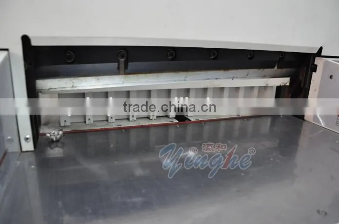 Digital paper cutting machine