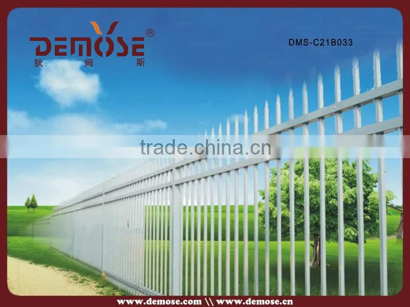 moderen backyard metal fence design