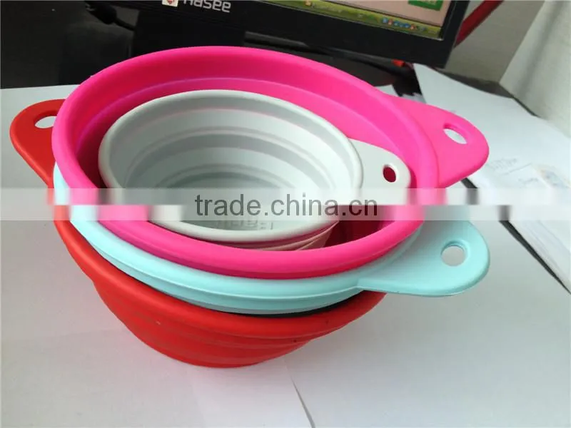 silicone dog pet traveling bowl with a handle eco-friendly