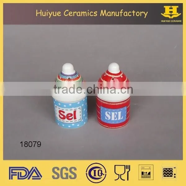 Ceramic condiment bottle set, christmas salt and pepper shaker set