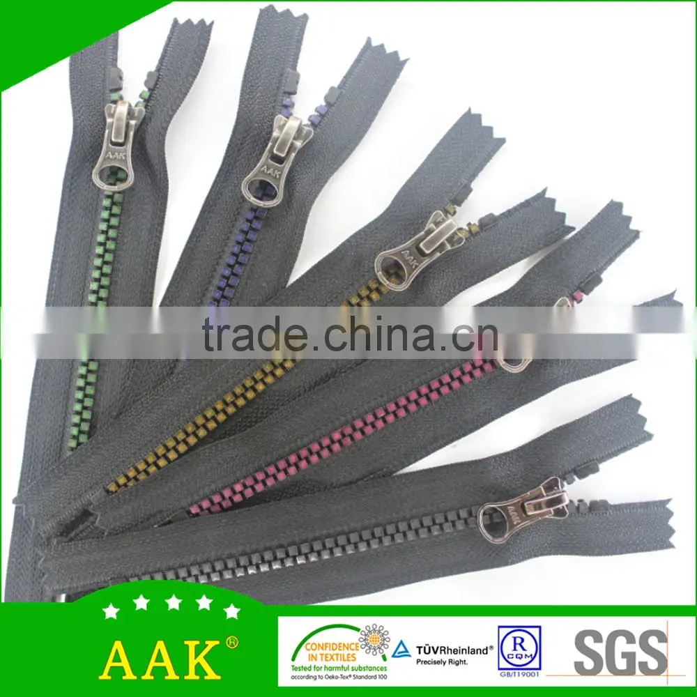 Plastic zipper 5# rainbow square teeth close end with thumb puller