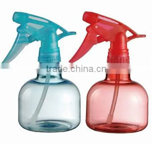 Plastic trigger spray bottle