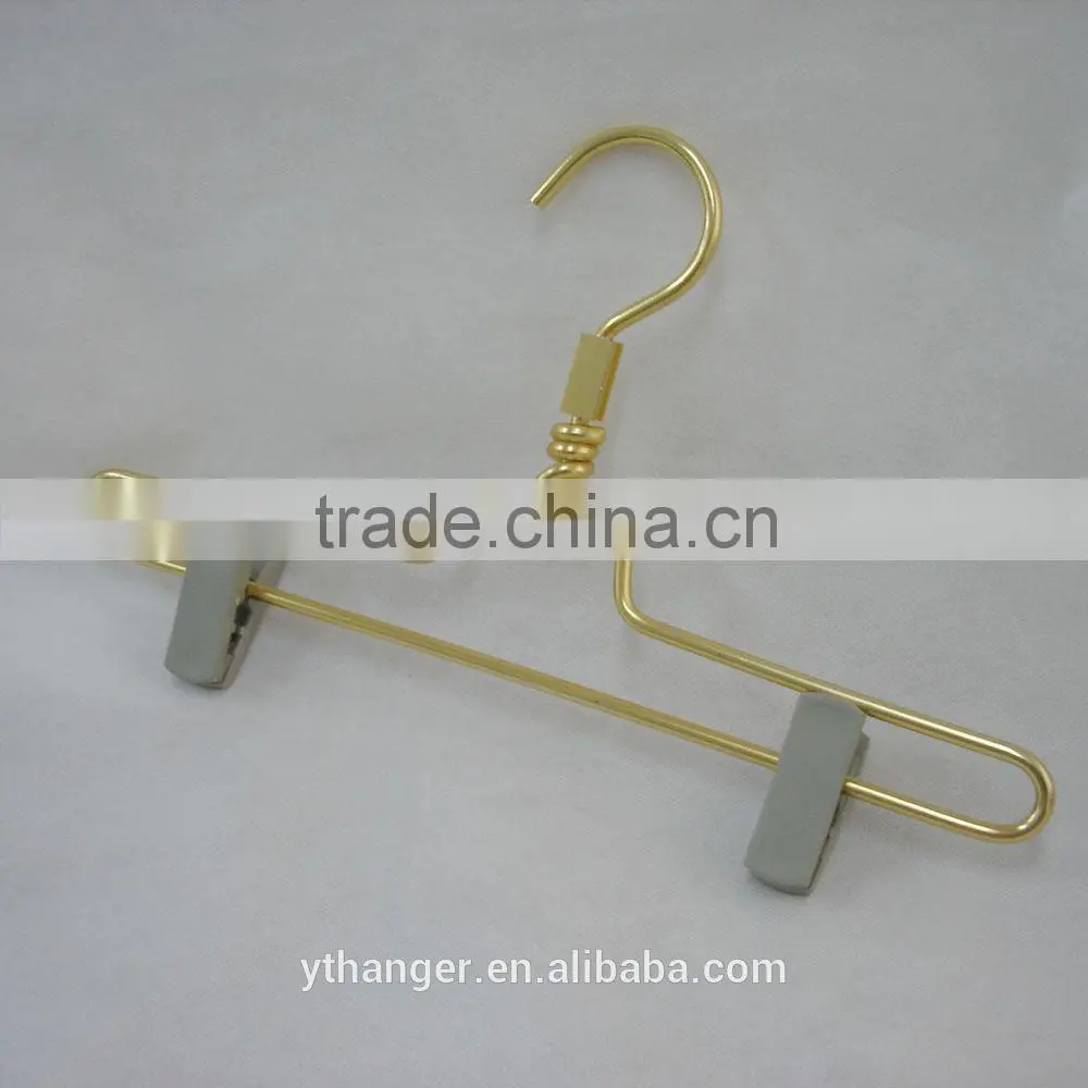 MH-YT-001 gold colored metal hanger with bar and clips for wet clothes