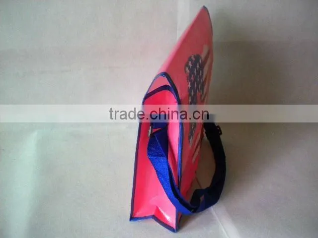 36cm x 32cm x 11cm 420D message shoulder bag
