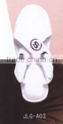 high quality fashion disposable hotel slipper with embroideried logo