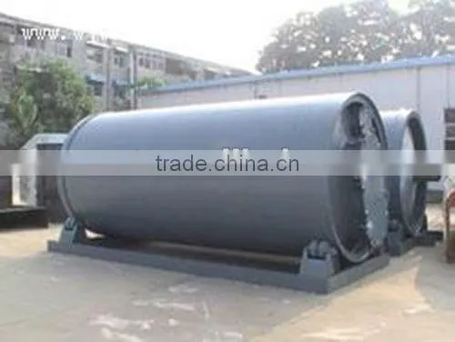Waste tyre recycling machine